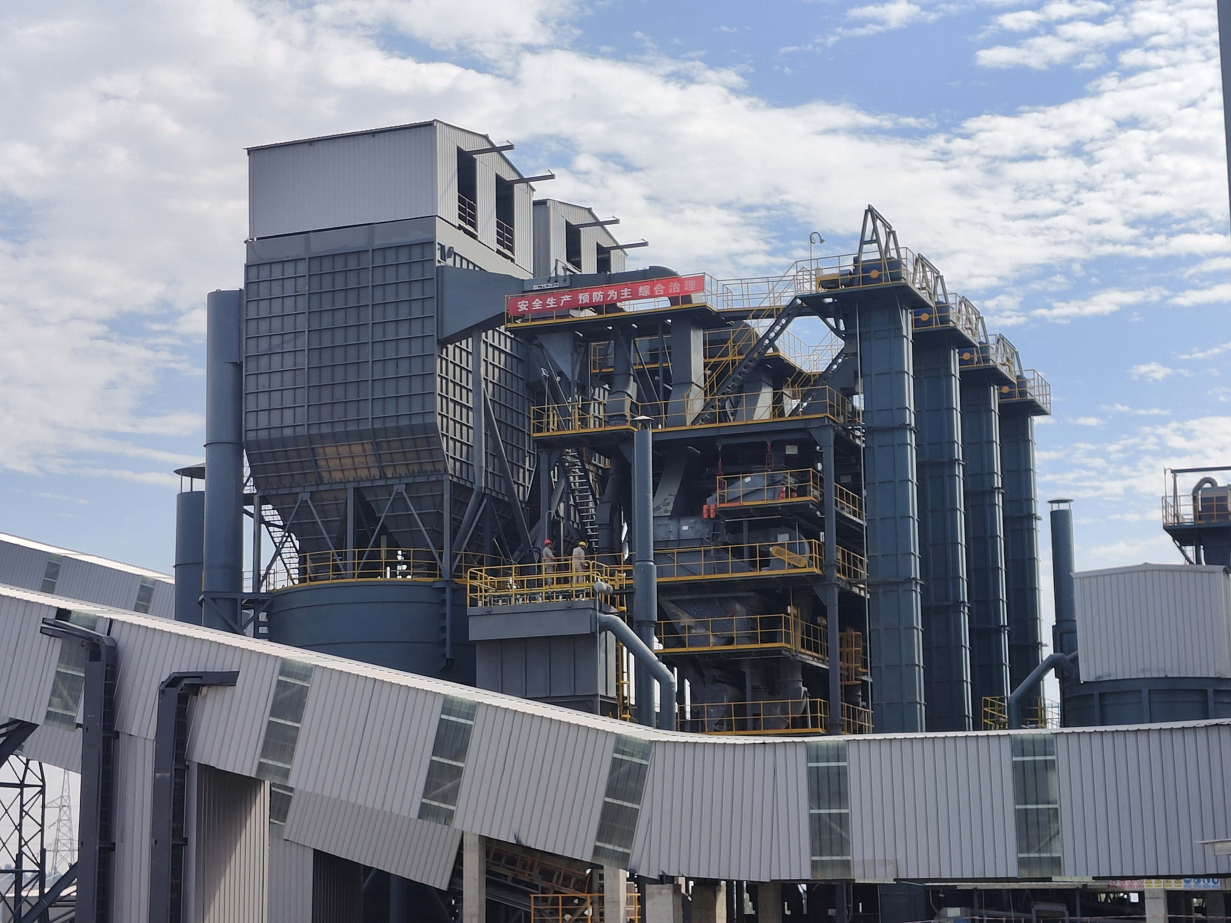 哪些石頭可以制砂？機制砂生產(chǎn)線流程？制砂樓優(yōu)勢？